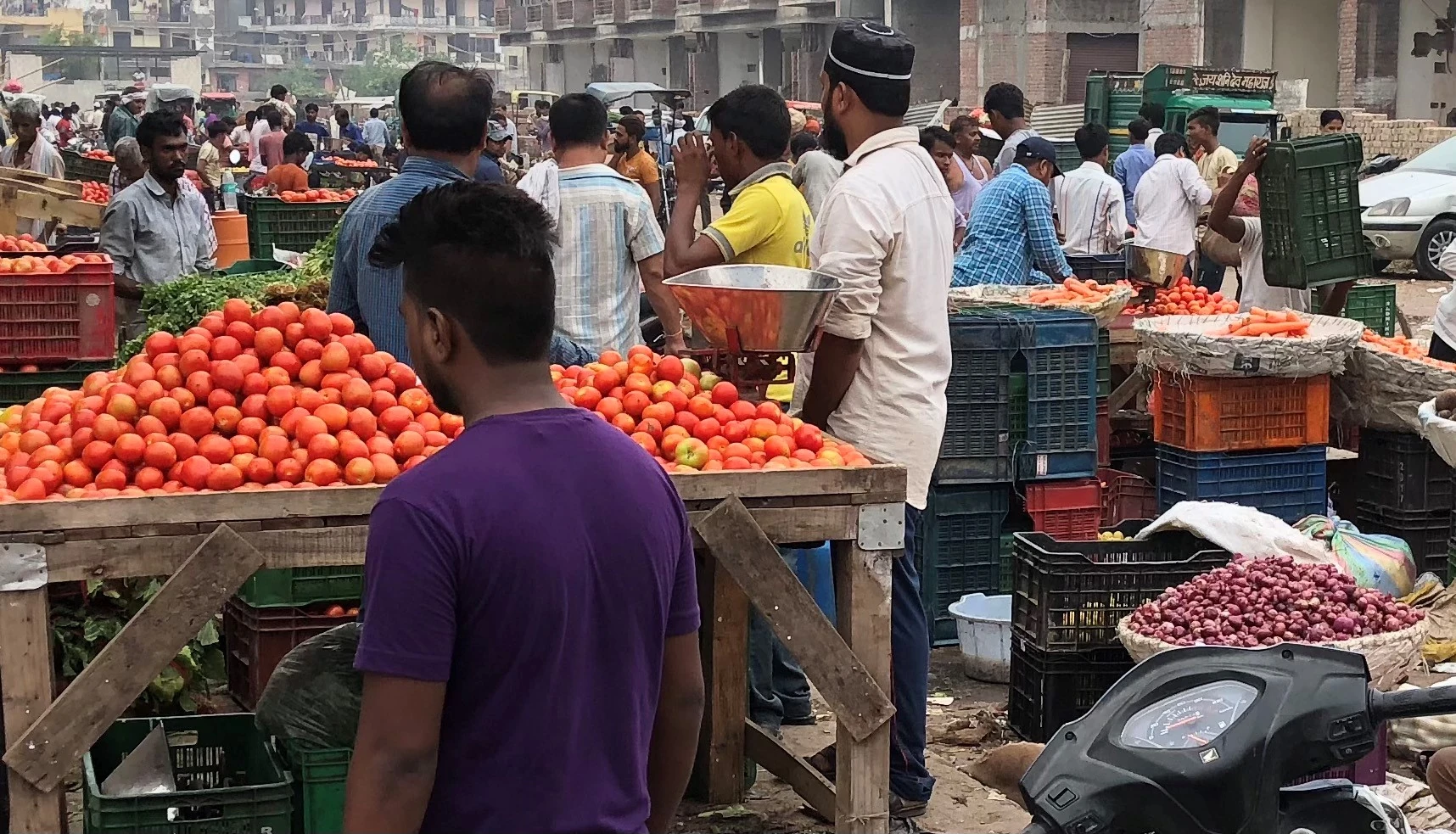दिल्ली के बाज़ार में ताज़ी उपज